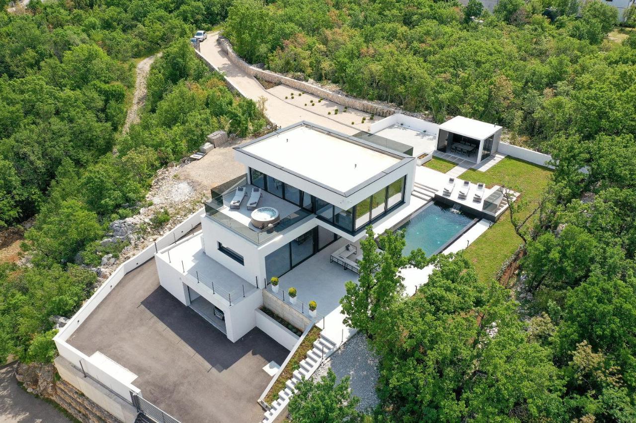 Luxury Cloer, - Sauna,steam Room, 2 Jacuzzis